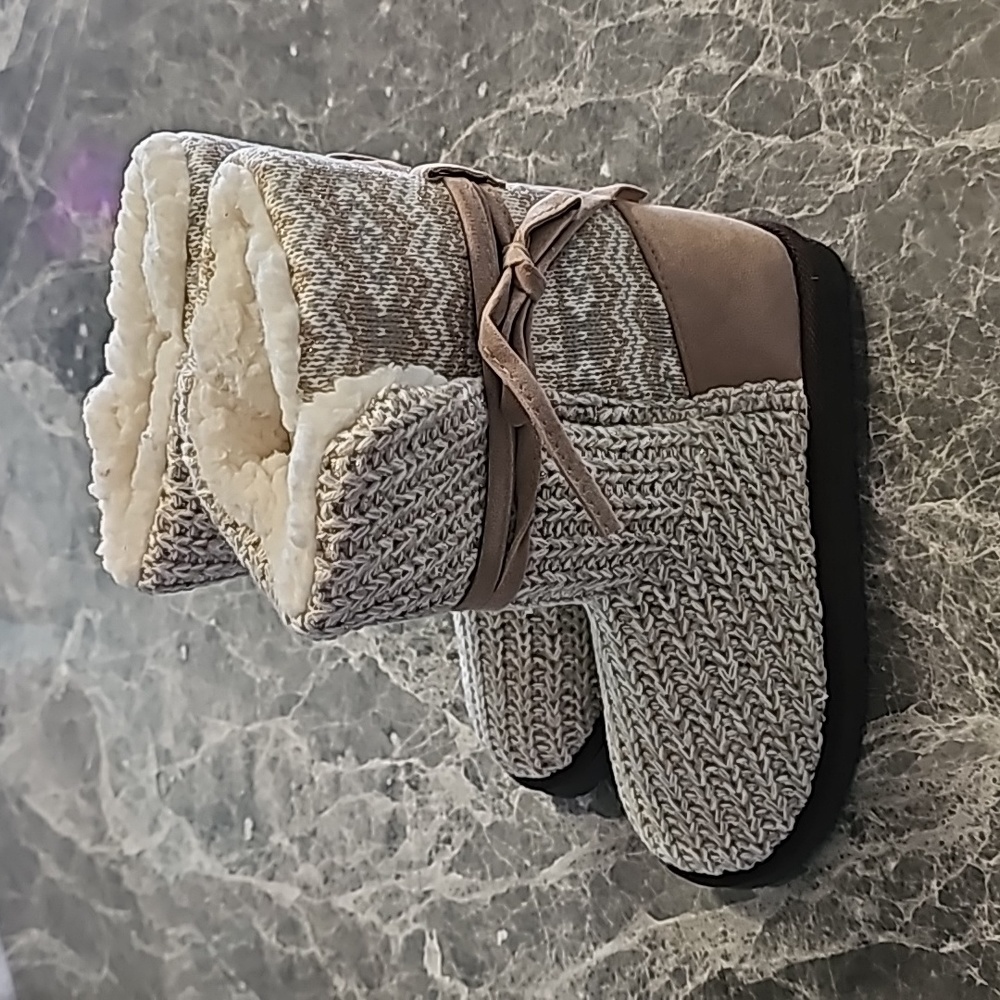 Essentials by Muk Luks Woven Sweater Boots – Cozy Faux Fur Lined Grey/Cream